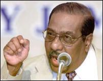 LTTE’s chief negotiator Anton Balasingham speaks during a news conference at landmark Sri Lankan peace talks, in Pattaya, southeast of Bangkok, September 18, 2002..jpg