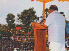 Tamil Eelam is the homeland of the Muslims too - Anton Bala in the play ground of Sri Subramaniyam Maha viththiyalayam ground 03.04.2002.jpg