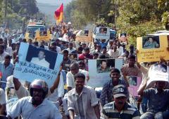 Thampalakamam residents march in support of TNA - 29 march 2004.jpg