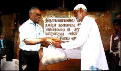 muslim_201202_1 Mr. K Mathavarajah TRO secretary distributing relief supplies TRO assists Muslim flood victims.jpg