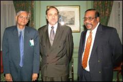 oslotalks_04_02_2002_01 Mr. Balasingham and Prof. Peiris with Norwegian Foreign Minister Mr. Jan Peterson..jpg