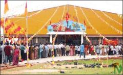 trinco_maaverarnaal_1_271102 People throng Trincomalee Cultural hall to pay homage..jpg