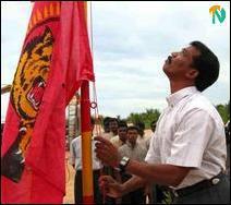 pp_190303_2 Special commander Ramesh hoisting Tamil eelam flag annai poopathi.jpg