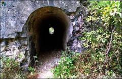 singkalavan oodina paathai jaffna fort.jpg