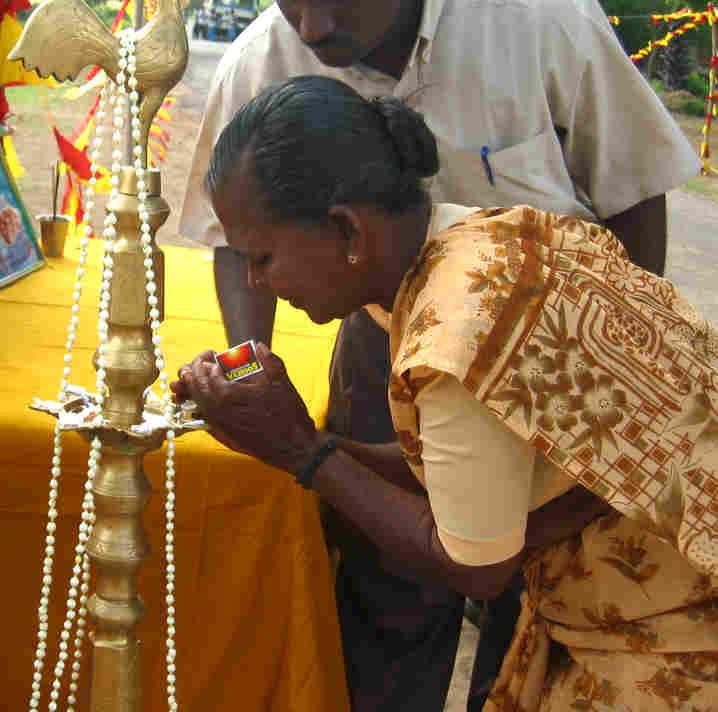 Martyr 2nd Lt.Abina's mother Ratnam and Visalakan special Regiment's commander Sampanthan.jpg