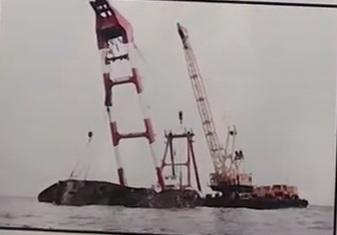 large.SeaDancerbeingtakenoutbycranebarge