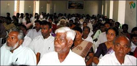 large.nl_220403_2.AsectionofpeopleattheT