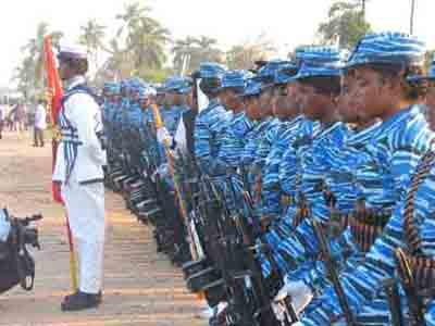 large.LTTESeaTigersParadealongwithSeaBla