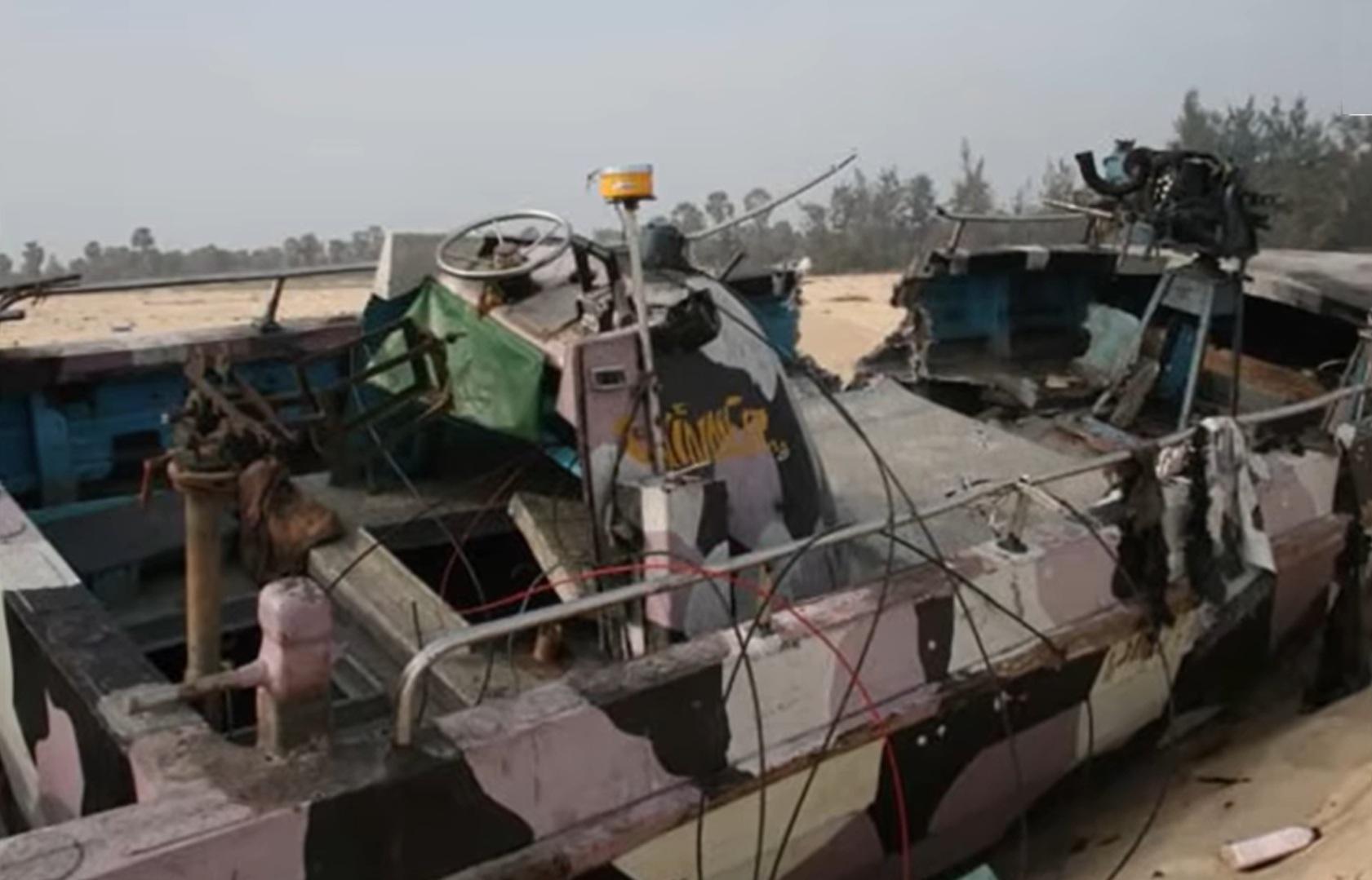 large.winnerclassboat-namwritteninyellow