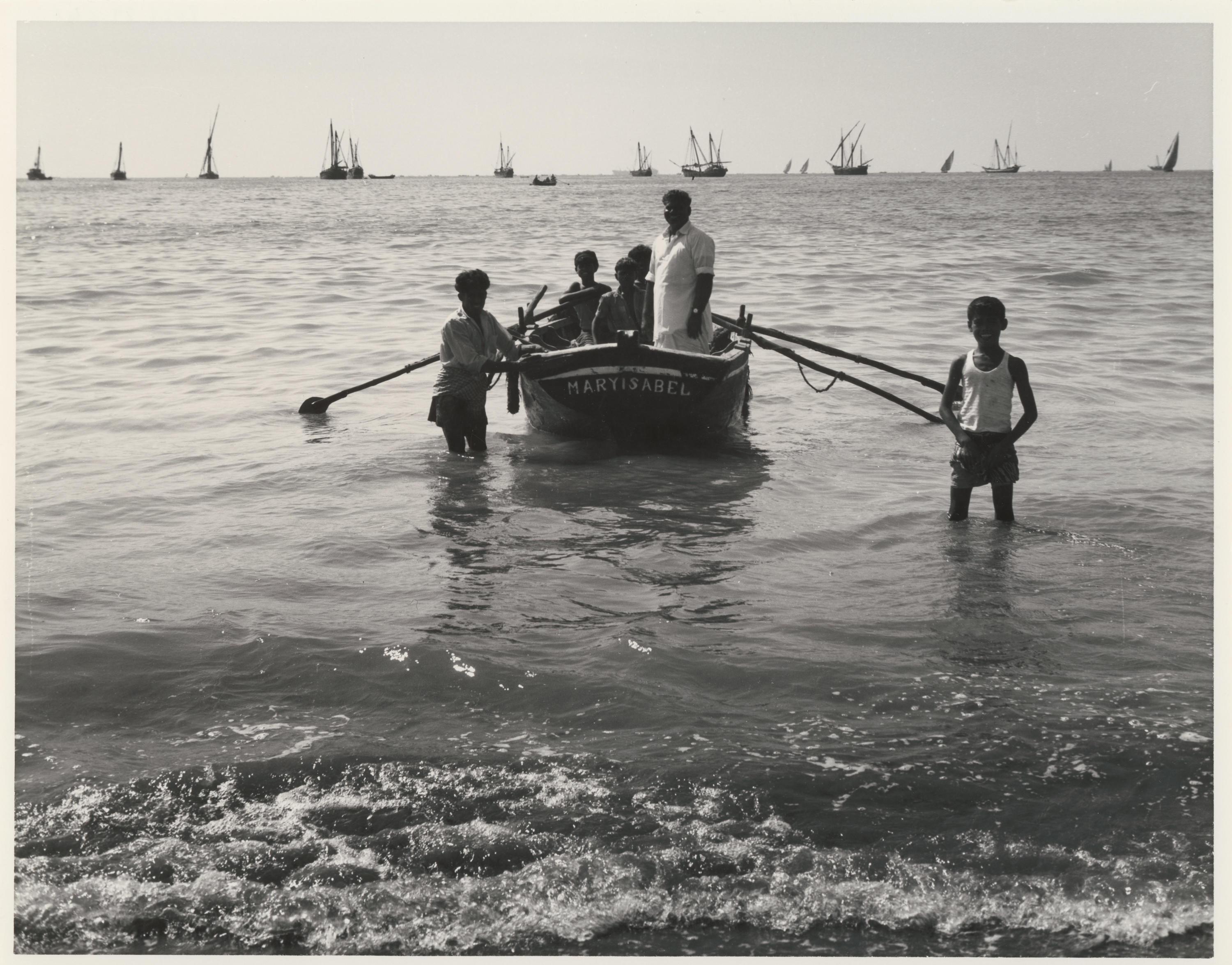 Rowboat of the thoni MARY ISABEL, Calicut, 1973.jpg